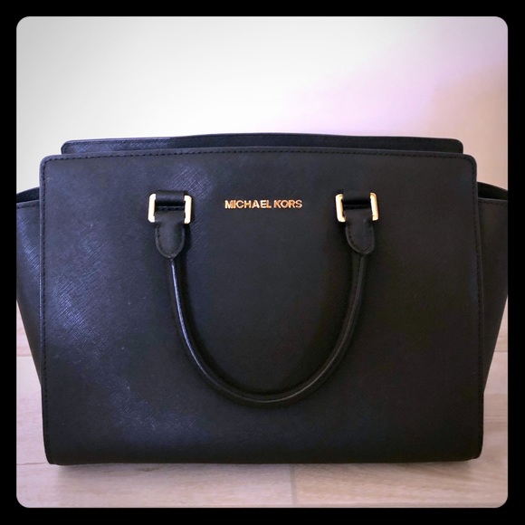 Michael Kors Handbags - Michael Kors black leather bag